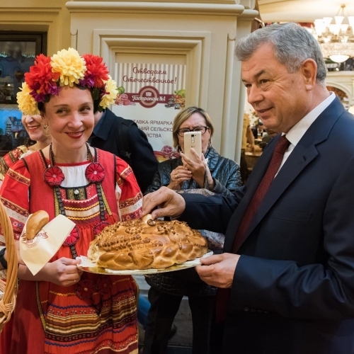 Governor Anatoly Artamonov Attended the Official Opening Ceremony of the Exhibition of Russian Regions’ Agriculture Achievements and Invited Visitors to Bread, You Are the World Festival