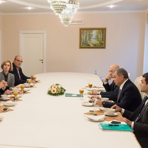 Governor Anatoly Artamonov Meets Volvo Top Managers