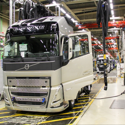 Начинается серийное производство нового поколения грузовых автомобилей Volvo